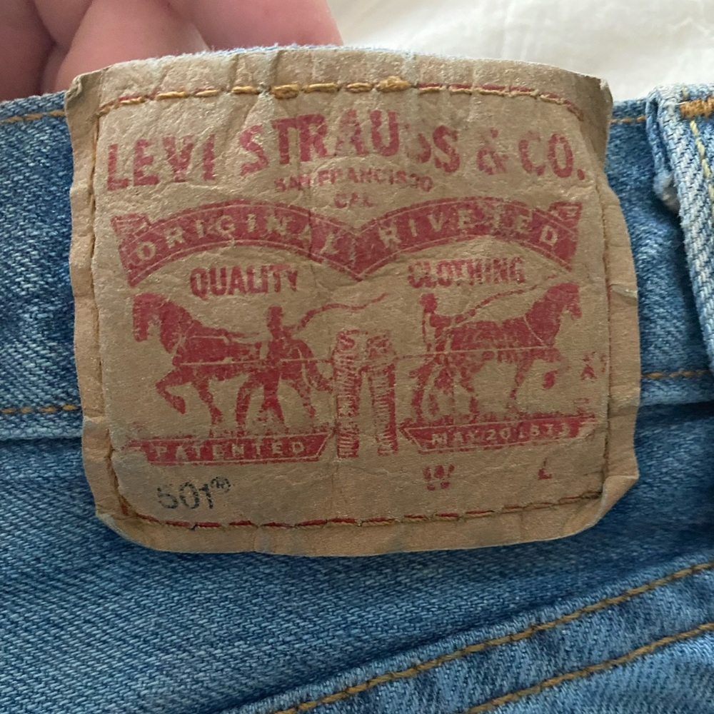 Levi High Rise Shorts - Picture 2 of 4